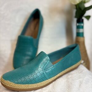 Clarks Collection Danelly Molly Perforated Teal
Leather Flats - Size 8